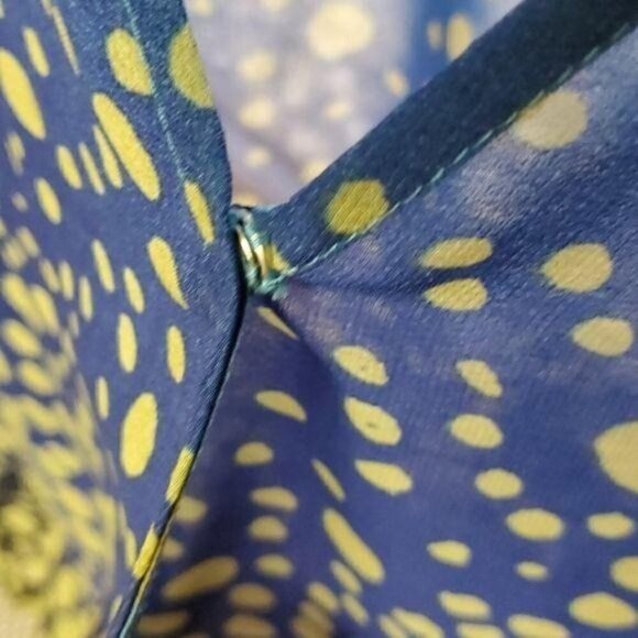 CAbi Sheer Vneck Polka Dots Casual Button Down Sleeveless Sz. S Blouse - Picture 3 of 7